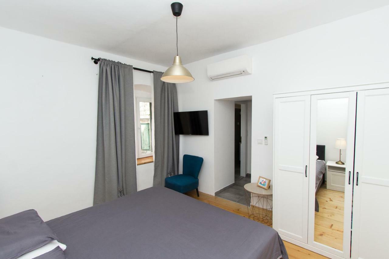Apartments And Rooms Ille Шибеник Экстерьер фото